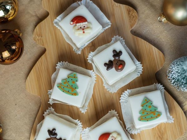 Kerst Petit Four 6st